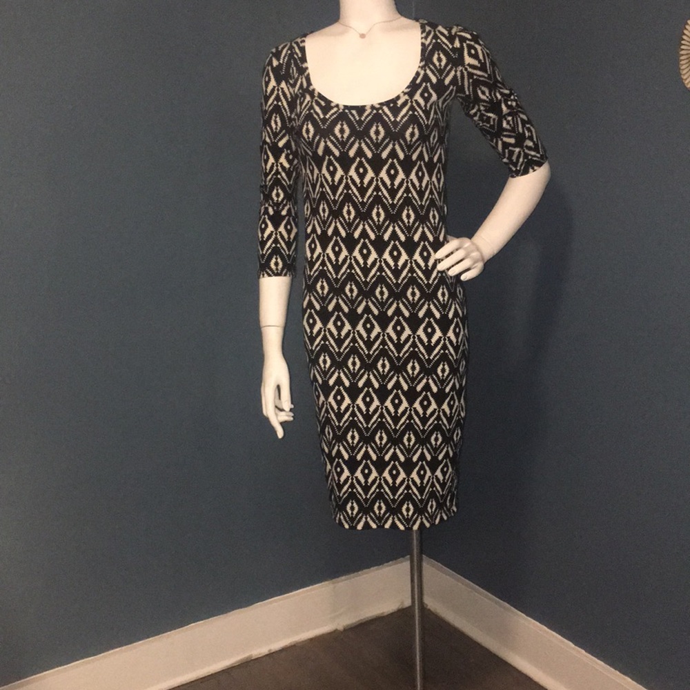 Woman’s black and beige dress size small 🎁
